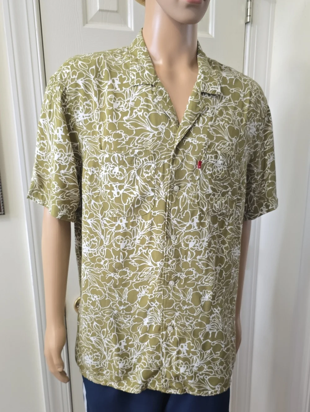 LEVI'S BRAND MENS GREEN FLORAL TROPICAL SHORT SLEEVES FRONT BUTTON SHIRT LARGE